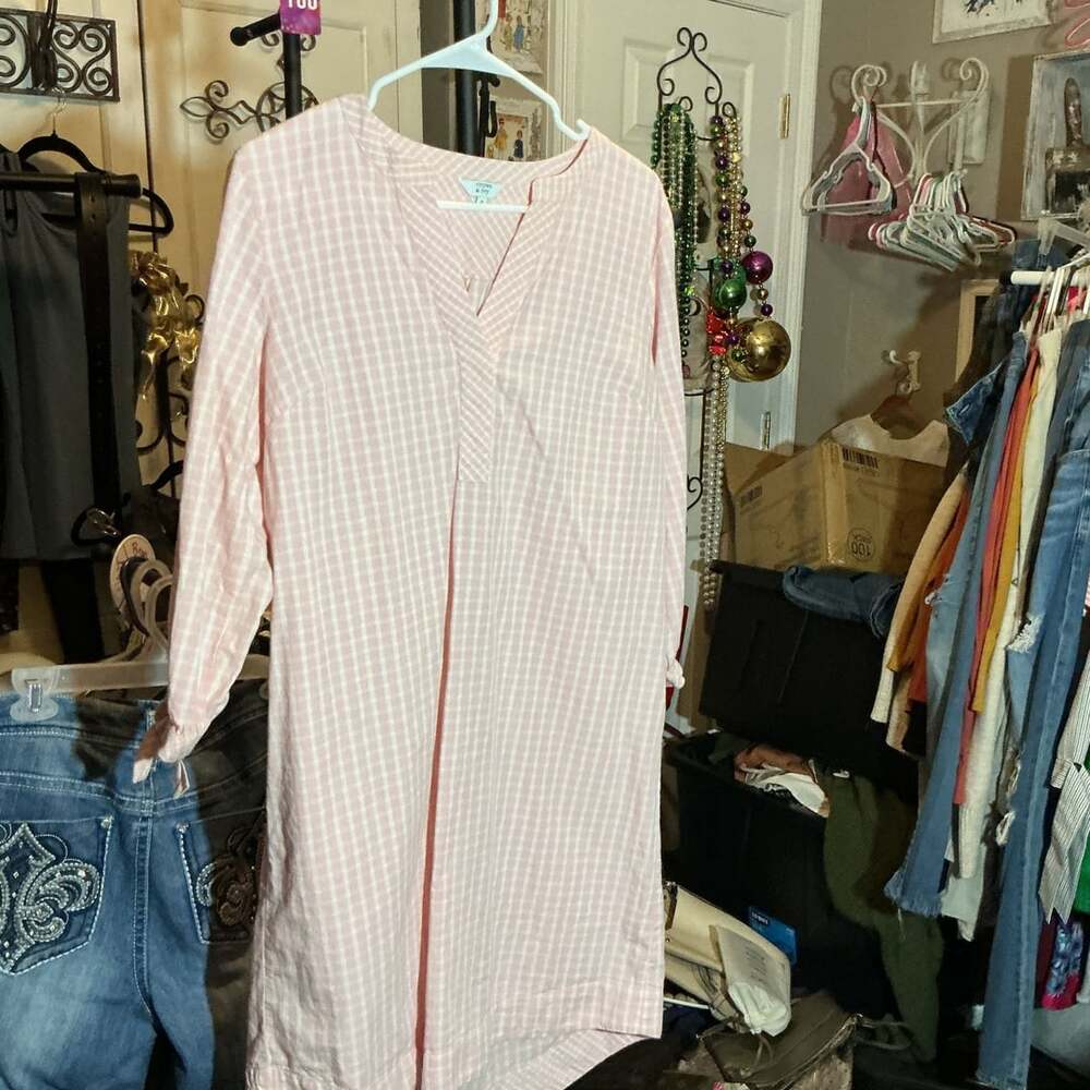 Crown & Ivy Pink and White Gingham Plaid V-Neck Casual Dress